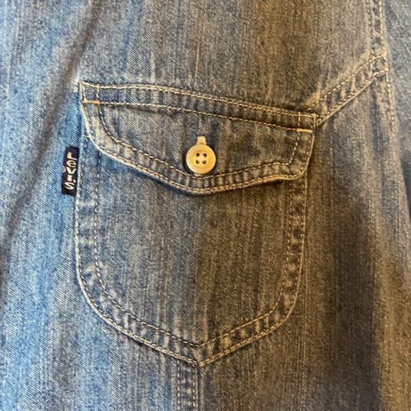 Vintage Levi’s Denim Button-Front Top – Short Sleeve, Cropped Fit WPL-423 - Picture 4 of 9